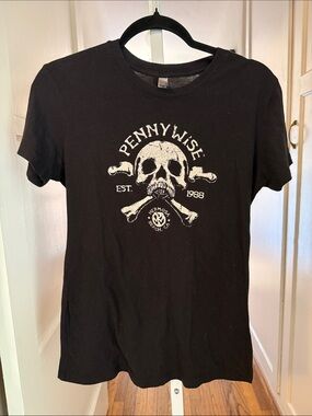 Pennywise Next Level Apparel Black Short Sleeve Skull Graphic Band T Punk